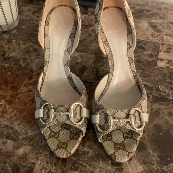 8.5 B Gently used. Vintage Authentic Gucci open toe heels. - Picture 10 of 10